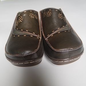 SOLD L' Artiste Spring Step Women’s Shoes Clogs